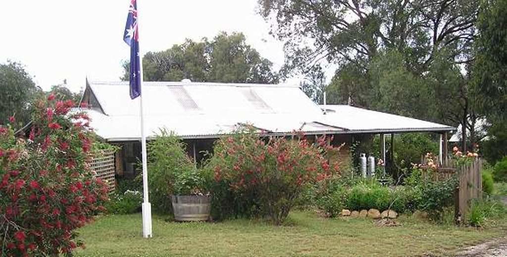 Moonbeam Cottages & Rainbow Cafe Moonambel Bilik gambar